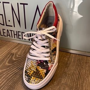 NWT. Shoes / Sneaker Style.